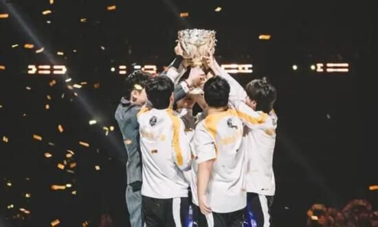 CSGO BLAST秋季赛：火力全开，小蜜蜂Vitality 2-1 击败G2