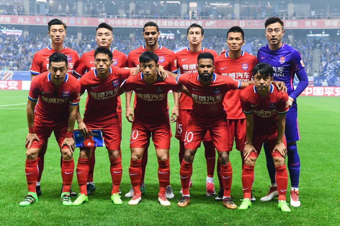 Royal Never Give Up 新年祝福：祝大家在蛇年好运连连，万事如意！
